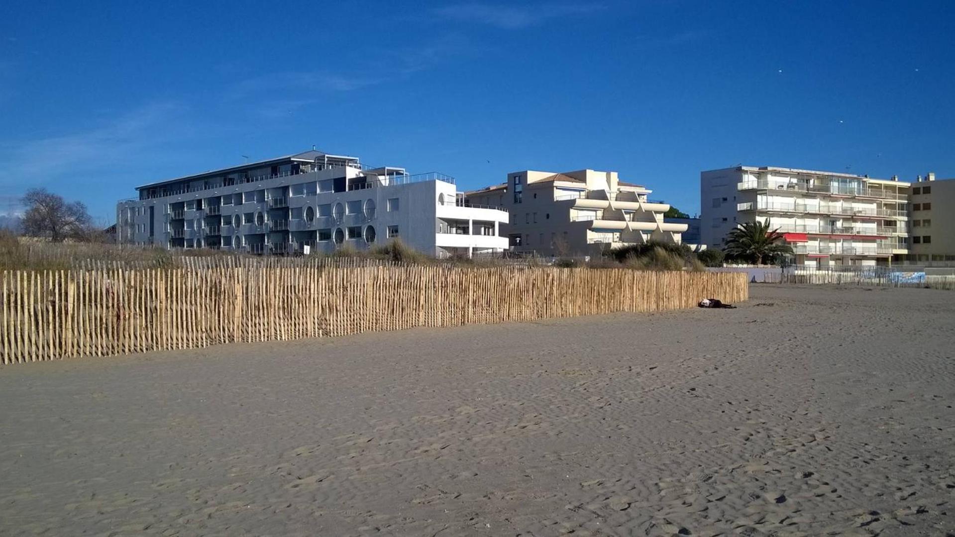 AS14629 - P2 Mezzanine avec vue mer latérale, dans une résidence sur plage avec parking privé Le Grau-du-Roi Esterno foto